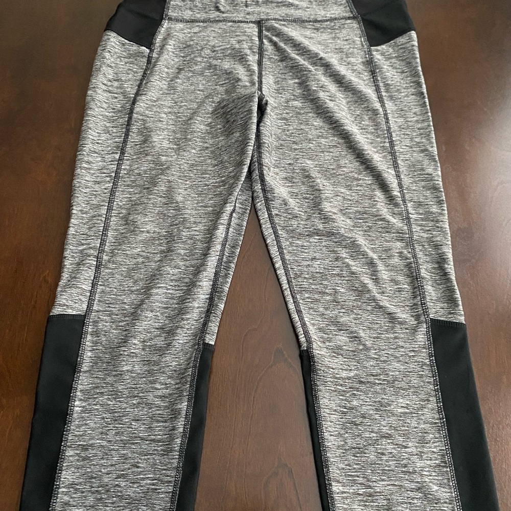 ⚜️ RBX - NWOT CAPRI WORKOUT LEGGINGS